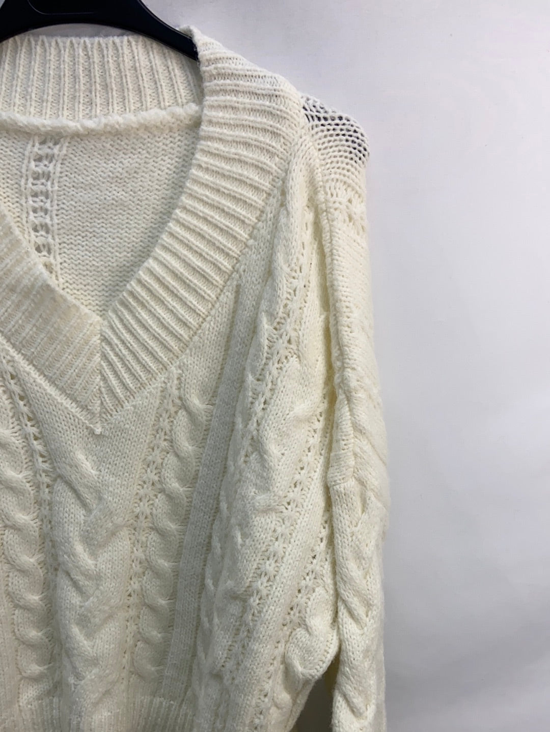 SHEIN.Jersey blanco gordito pico TU(s/m)