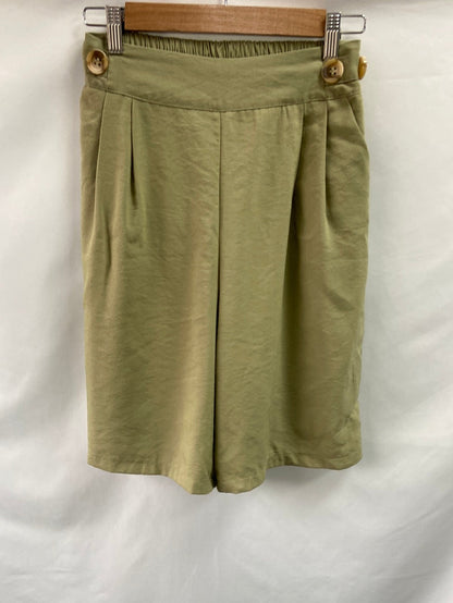 OTRAS.Bermudas anchas verde caqui TU (s)