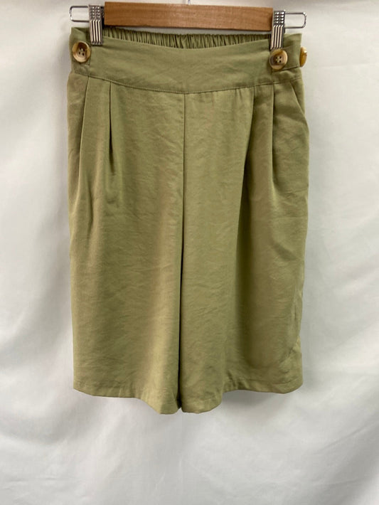 OTRAS.Bermudas anchas verde caqui TU (s)