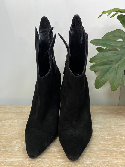 BOTTEGA VENETA. Flame-effect ankle boots, size 39