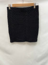 MI&CO. Falda negra ajustada textura T.s