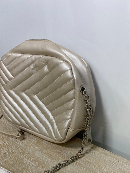 LEFTIES. Pearl-colored bag