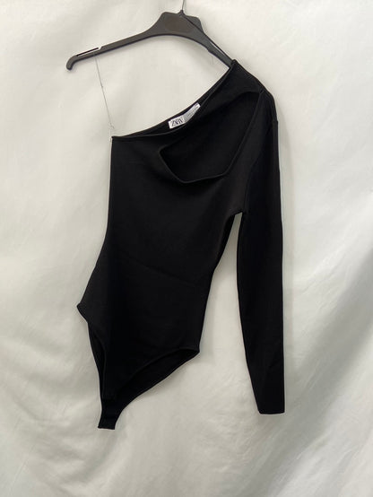 ZARA.Body asimétrico abertura T.M