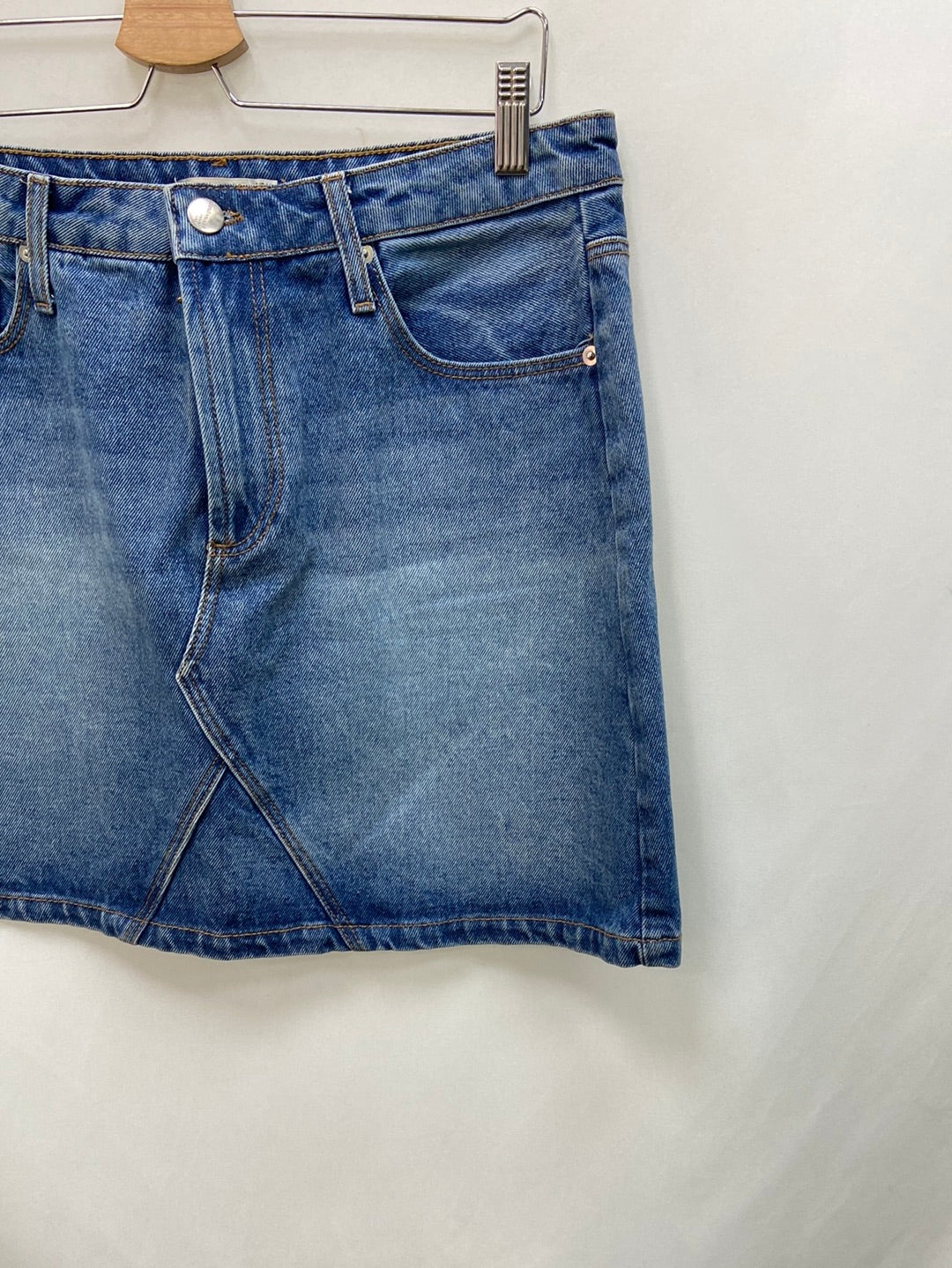 STRADIVARIUS.Falda corta vaquera T.42