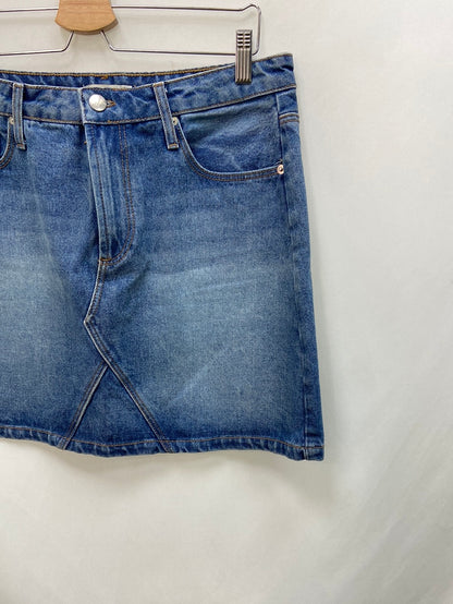 STRADIVARIUS.Falda corta vaquera T.42