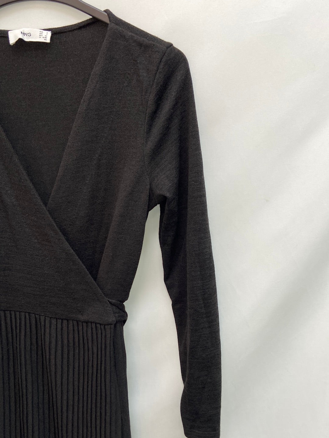 MANGO. Vestido negro plisado T.s