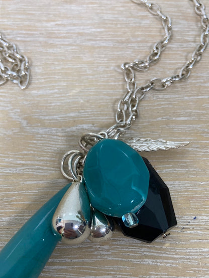 OTRAS.Collar cadena ramillete