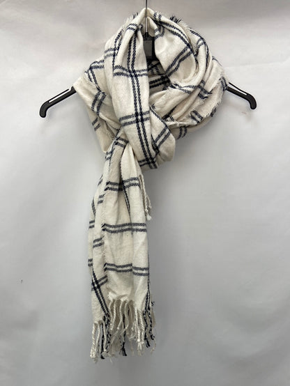 OTRAS.Bufanda blanca cuadros azules