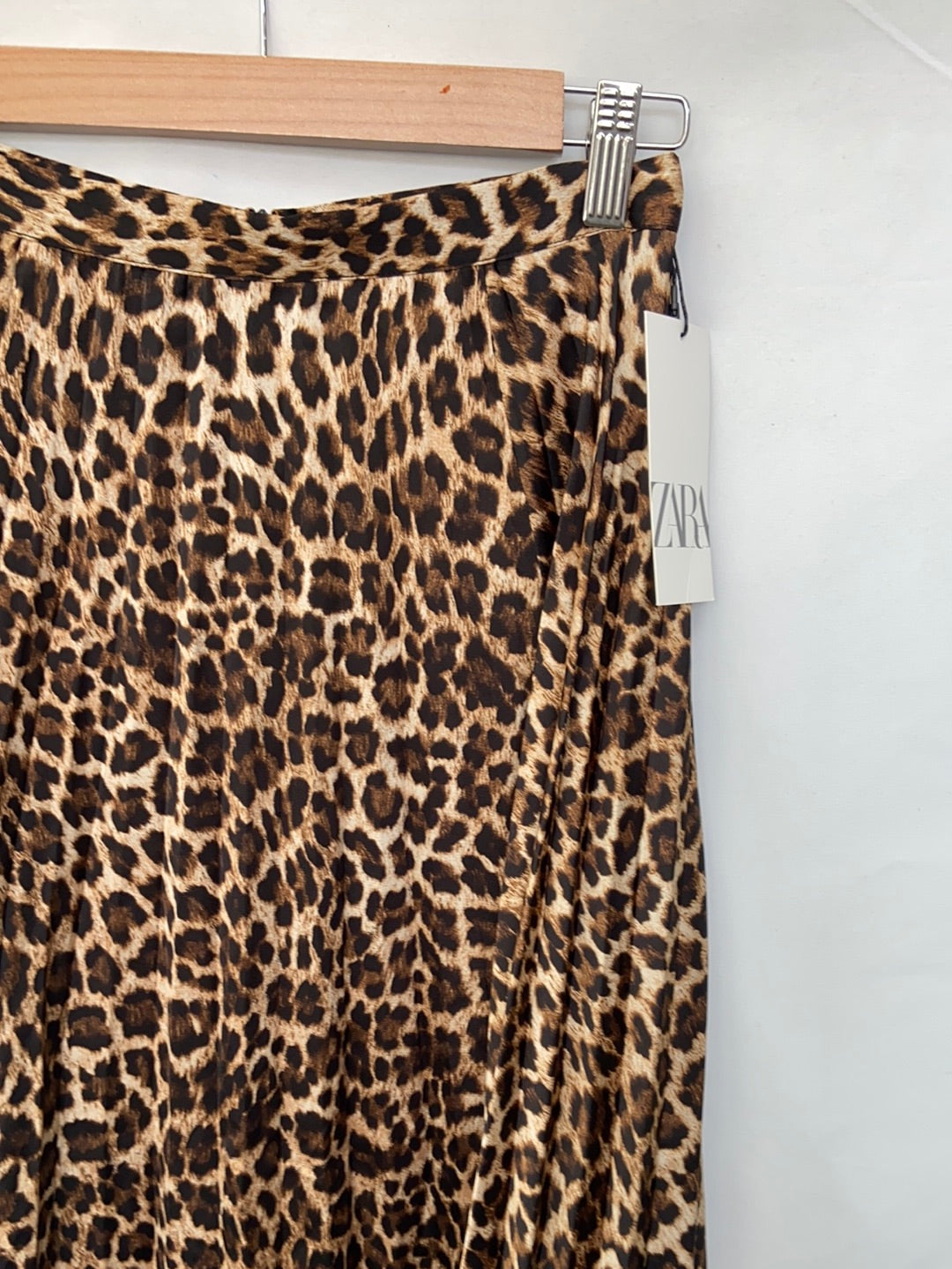 ZARA.Asymmetrical animal print midi skirt T.xs