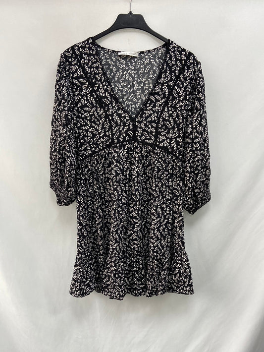 PULL&BEAR.Vestido corto negro y blanco T.XS