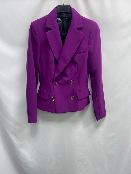 ZARA. Blazer morada cruzada T.xs