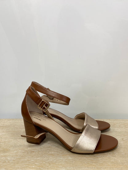 CLARKS. Sandalia piel bicolor T.38