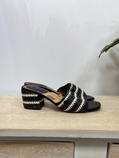 GIOSEPPO. Sandalia de tacon blancas  y negras T.37