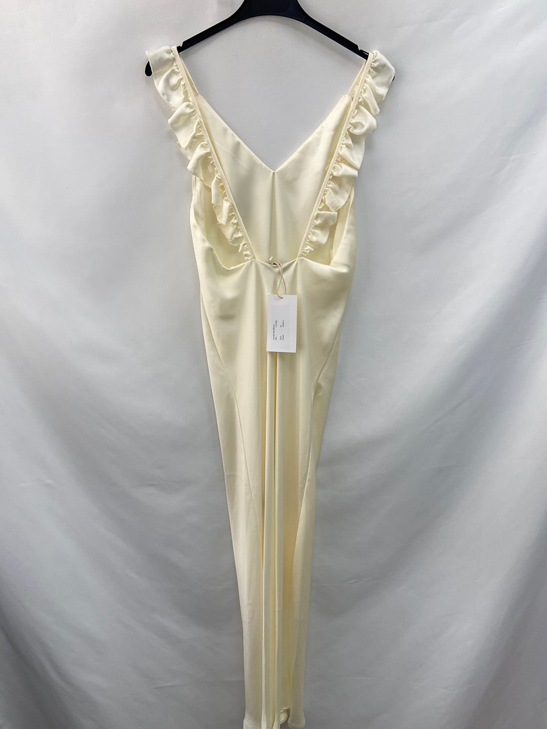 BY CLÉA.Vestido midi crema satinado (34,36 y 38)