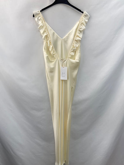 BY CLÉA.Vestido midi crema satinado (34,36 y 38)