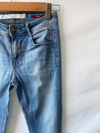 ZARA.Pantalones pitillo denim clarito T.32