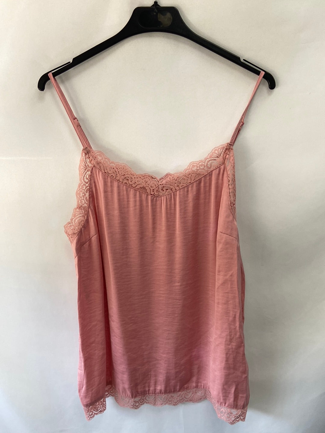 VILA CLOTHES. Top lencero rosa T.L