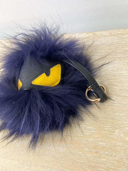 OTRAS. Llavero pelo azul