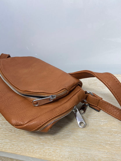 OTRAS.Bolso camel efecto piel