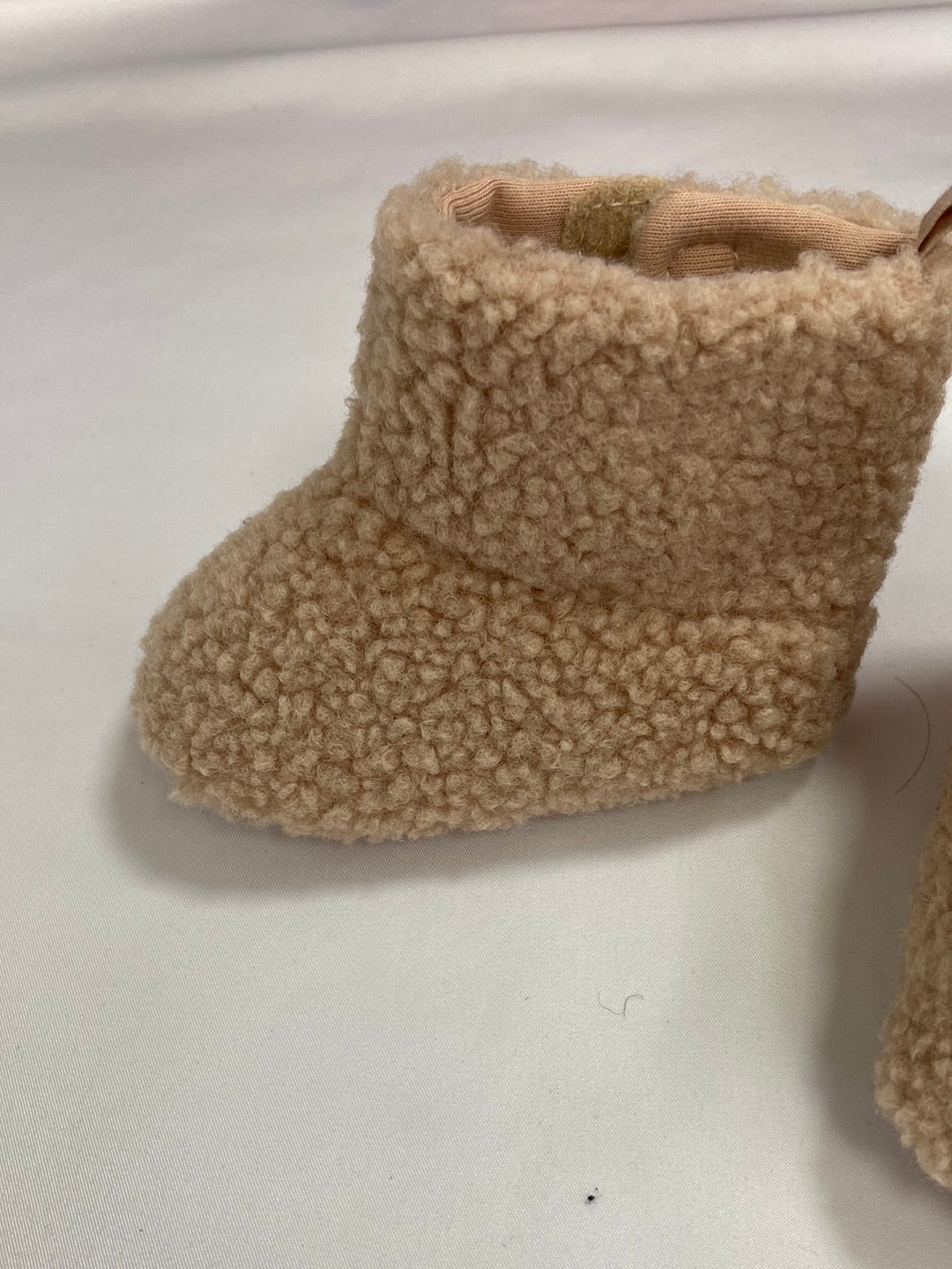 MarketDISNEY.Zapatillas borrego 9 meses