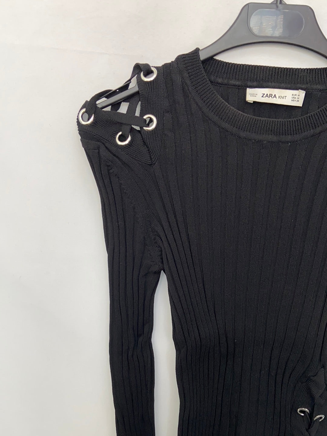 ZARA.Camiseta canalé cuerdas T.m