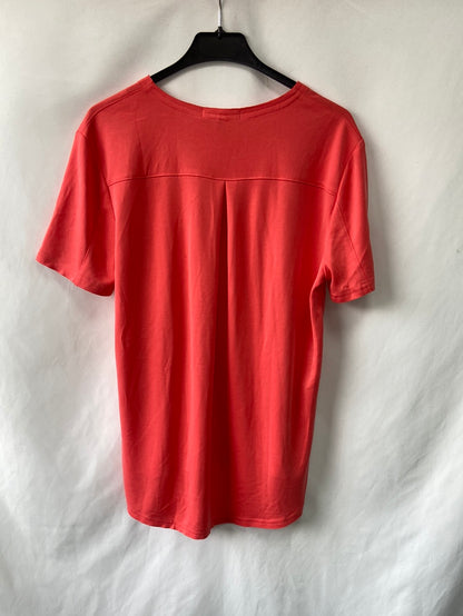 EDUARDO RIVERA.Camiseta básica Coral T.M