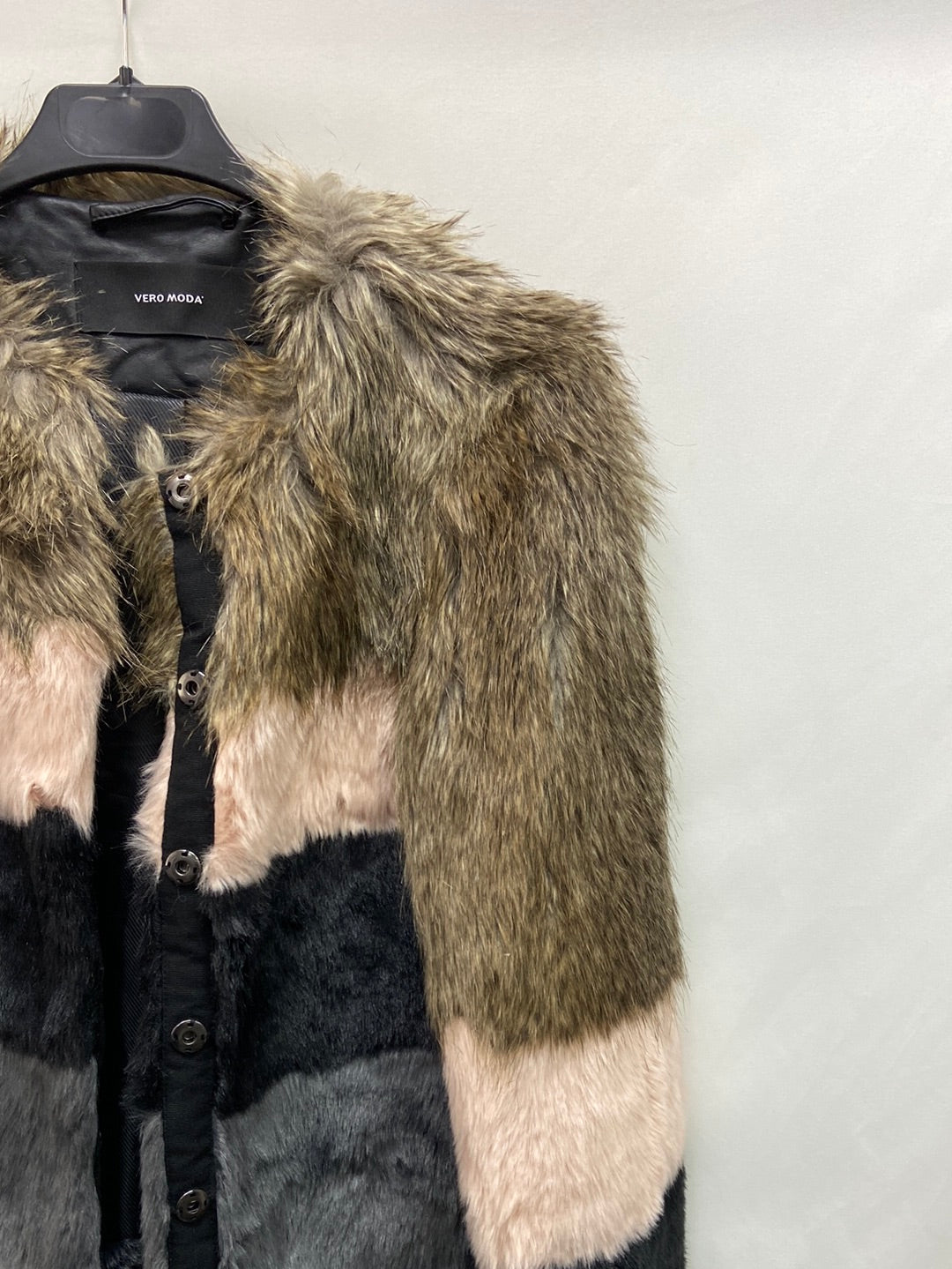VERO MODA. Fur coat S.XS