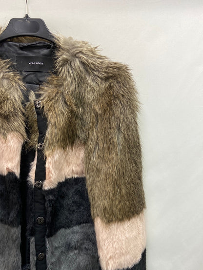 VERO MODA. Fur coat S.XS