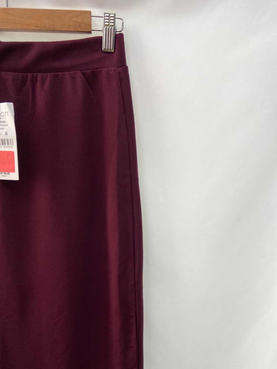 ALCOTT.Falda midi burdeos T.S
