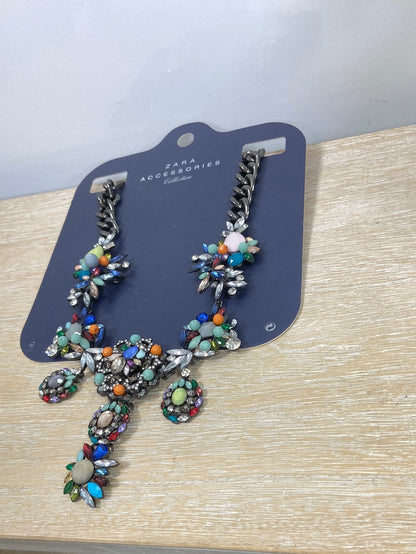 ZARA.Collar maxi piedras