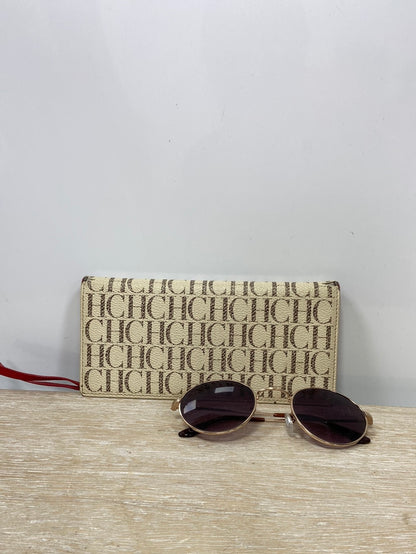 CAROLINA HERRERA. Cartera beige logo