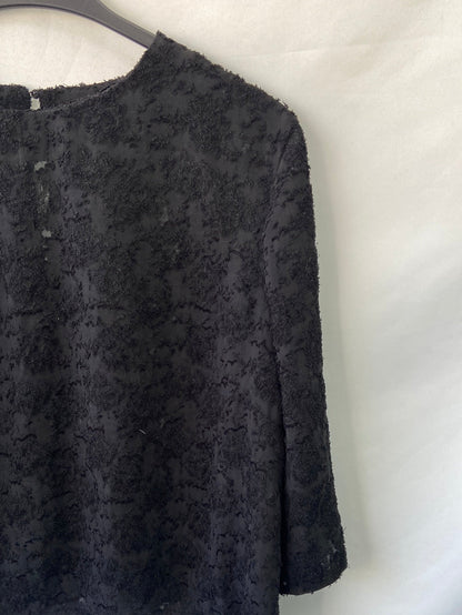 MANGO. Blusa negra textura T.L