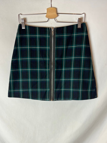 STARDIVARIUS. Falda negra y verde cremallera. T 40