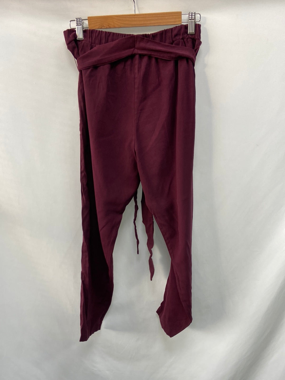 SFERA. Pantalón burdeos de vestir T.s