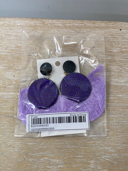 OTRAS.Pendientes morados flecos
