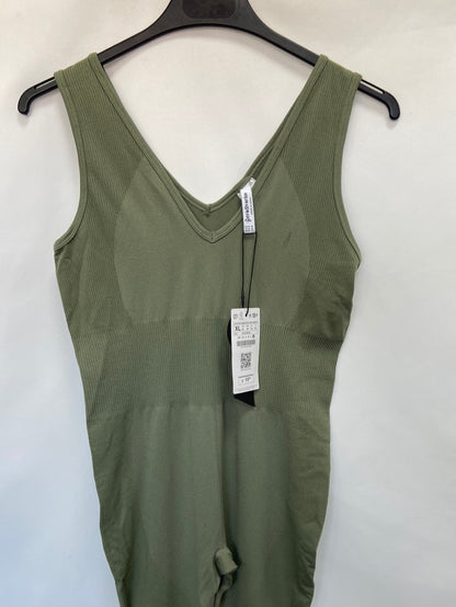 STRADIVARIUS.Body verde deportivo T.XL