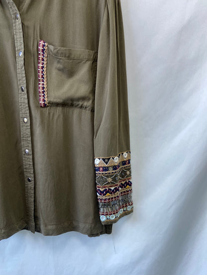 BERSHKA.Camisa verde bordada T.S