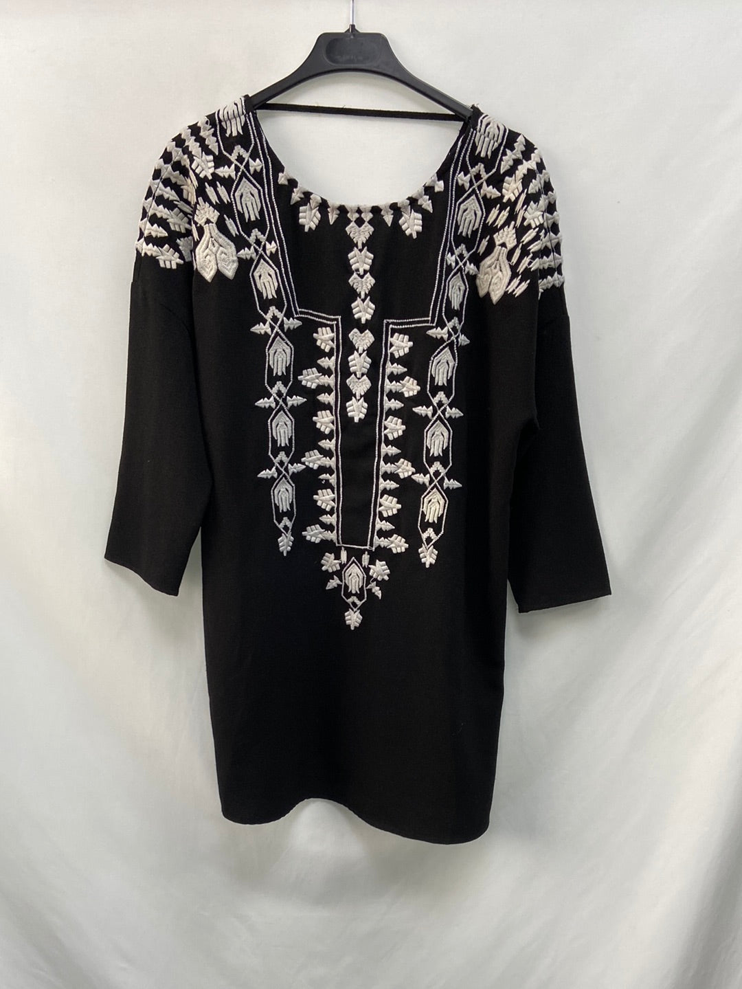 OTRAS.Vestido negro bordado TU (M)