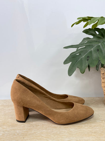 SFERA.Zapato antelina beige tacón T.36