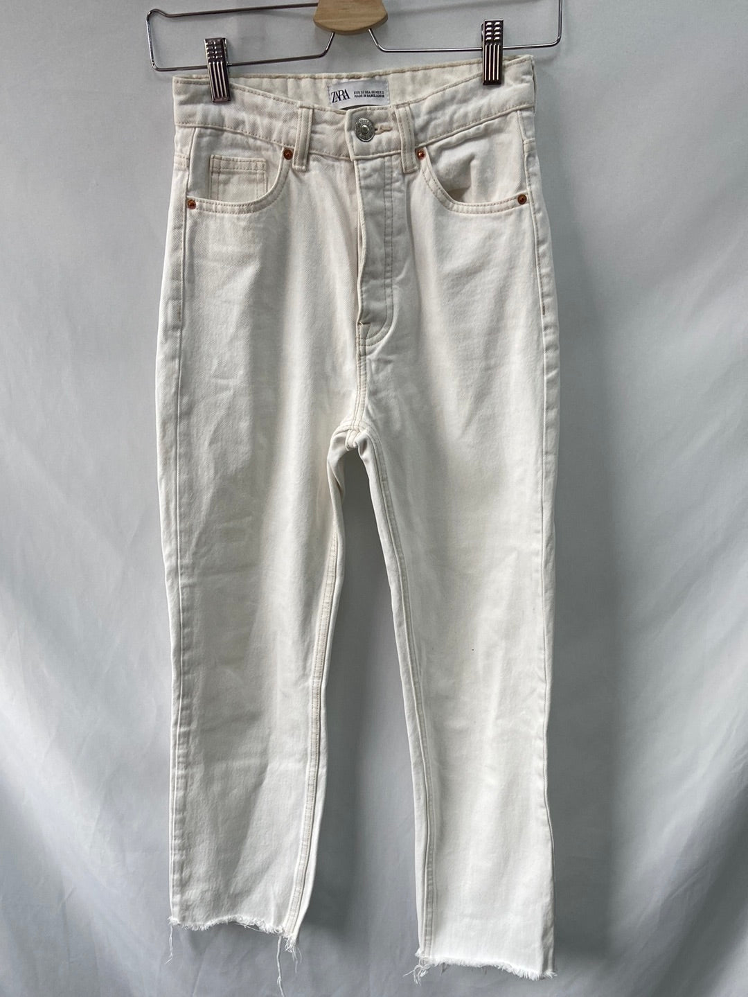 ZARA.Pantalones blancos rectos T.32