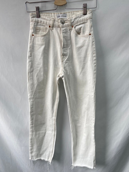 ZARA.Pantalones blancos rectos T.32