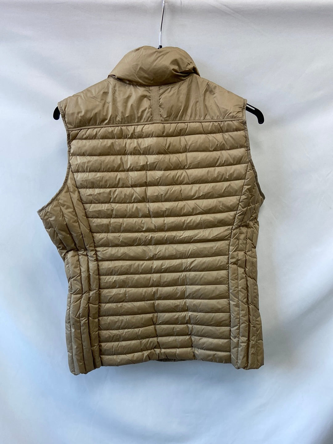 MASSIMO DUTTI.Chaleco beige acolchado T.L