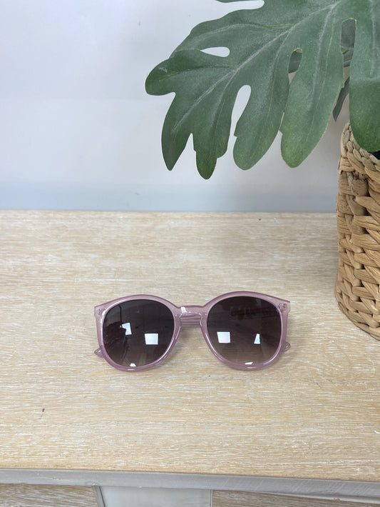 Gafas de sol malva