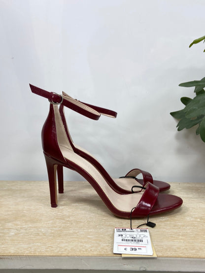 ZARA.Sandalias de tacón de piel T.39