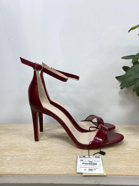 ZARA.Sandalias de tacón de piel T.39