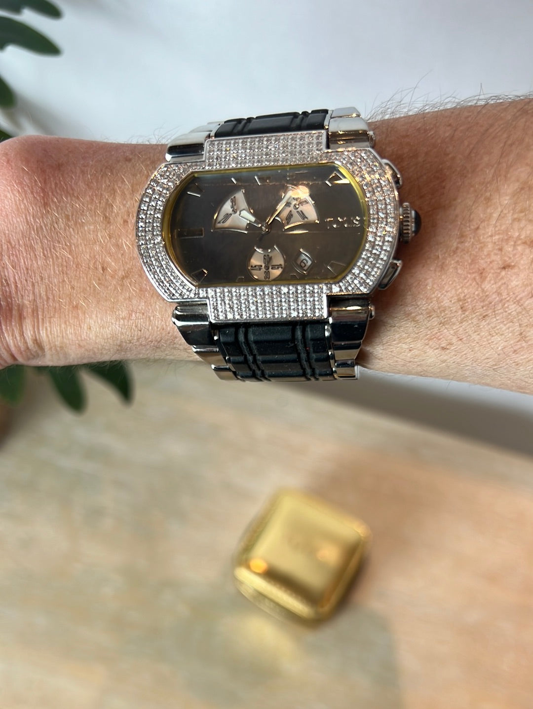 TOUS. Reloj pedrería y goma