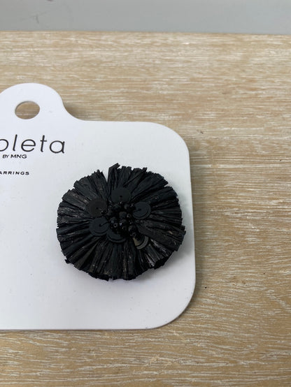 MANGO(VIOLETA).Pendientes flor flecos