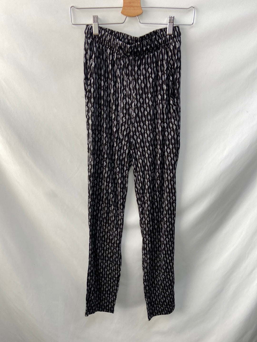 H&M. Pantalón elástico T. XS