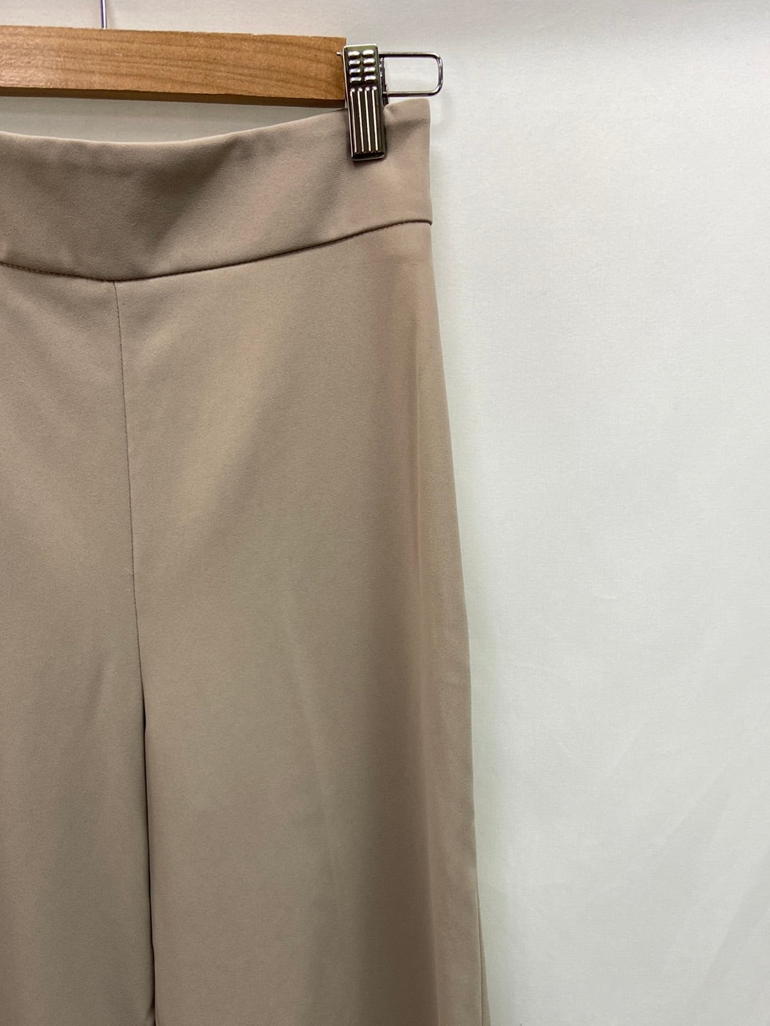 OTHERS. Beige fluid culottes size 32