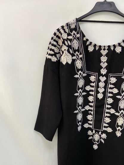 OTRAS.Vestido negro bordado TU (M)